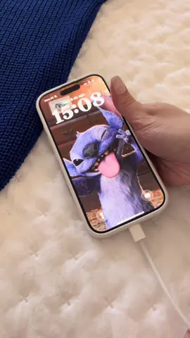 @PicMi stitch charging animation 💙#picmi #whatsonmyphone #wallpapers #charginganimation #iphone 