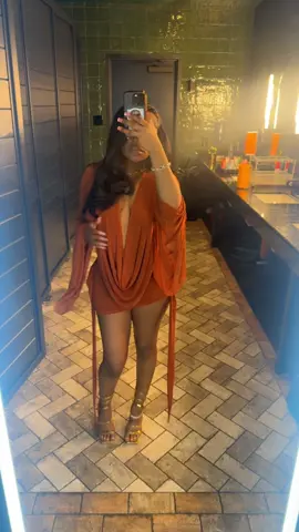 Dress & hair so ❤️‍🔥 @thesnootyboutique  #datenight #sexydress #houstonboutique #boutique #fyp 