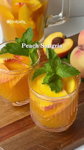This is your sign to serve peach sangria at your next summer gathering🍑 Ingredients: -3 large peaches, sliced -1 bottle white wine -4 oz. peach schnapps -8 oz. peach juice -sparkling water, for topping off #peachsangria #sangria #Summer #summercocktails #batchcocktails
