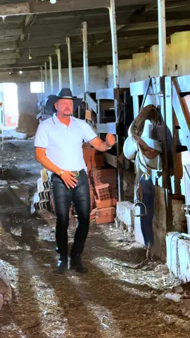 Bastidores da gravação do clipe cowboy de parede paredão 