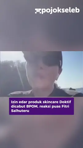 Izin edar produk skincare Doktif dicabut BPOM, reaksi puas Fitri Salhuteru Badan Pengawas Obat dan Makanan (BPOM) resmi mencabut izin edar salah satu produk skincare milik seorang Doktif terkenal. Keputusan ini diambil usai dilakukan pemeriksaan dan evaluasi yang menyeluruh terhadap produk tersebut. Kabar ini langsung menjadi sorotan publik, terlebih setelah Fitri Salhuteru memberikan reaksinya. Dalam sebuah unggahan, Fitri tampak tersenyum lebar dan tertawa, menunjukkan rasa puas atas keputusan BPOM ini. Momen tersebut pun ramai dibicarakan warganet. Banyak yang menduga ekspresi puas Fitri terkait dengan isu-isu yang sebelumnya sempat mencuat mengenai produk skincare tersebut. Meski Fitri tidak memberikan pernyataan panjang, reaksinya dianggap cukup untuk menggambarkan perasaannya terhadap kabar ini. #pojokseleb #entertainment #TikTokTainment #tiktokberita 