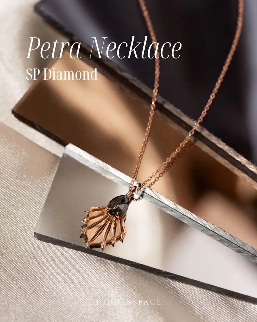 A salt and pepper centerpiece framed in deco lines. Timeless meets daring. 💍🕊️ #modernvintage #petranecklace #statementjewelry #hiddenspacejewelry #rosegoldjewelry #uniquefinejewelry #saltandpepperdiamond