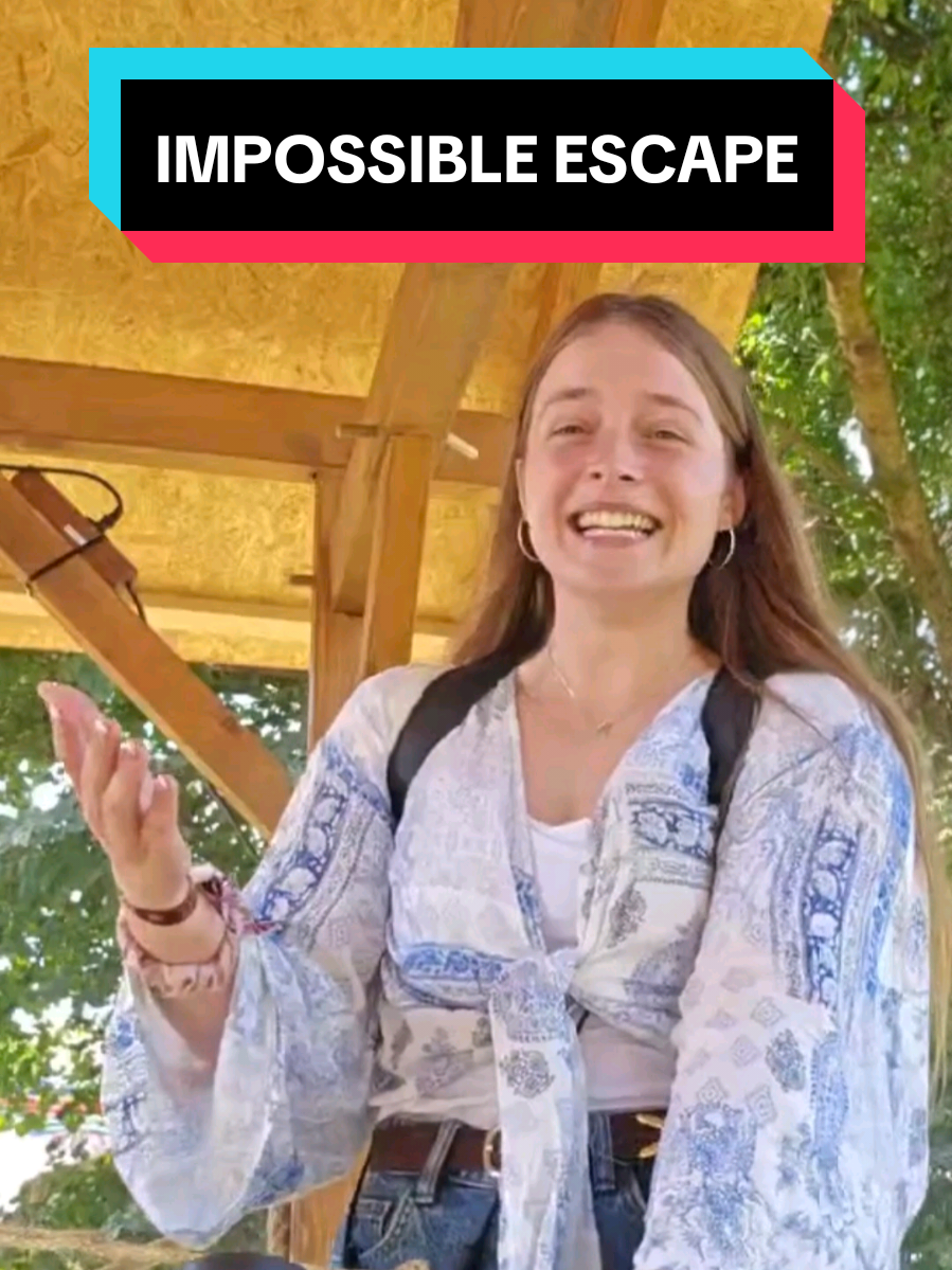 qoqsik is the female David Copperfield, too easy to escape for her 🤣 #qoqsik #qoqsik1 @qoqsik #escape #twitch #irl #streaming #portugal 