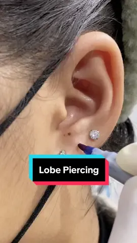 Lobe piercing #lobepiercing #piercingstudio #piercingcheck #piercingvideos #viral #piercing 