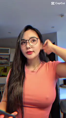 Đã bảo không hợp đeo kính mà 😝