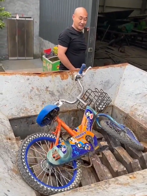 Shredded machine #satisfyingcrushing #shreddermachine #crushing 