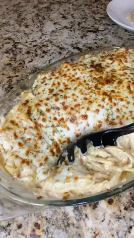 Baked alfredo 🍽️🫶🏾 #iamzhytaszia #zhytaszia #thecomfortcousin #fyp #viral #alfredo #chickenalfredo #alfredowarriors #bakedalfredo 