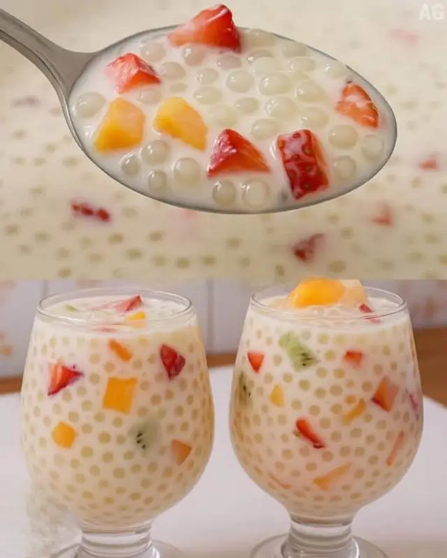 🔥TAPIOCA CON LECHE 🔥 🔶️INGREDIENTES 👇 🔸️125 g de tapioca en Perla  🔸️1pizca de bicarbonato de sodio  🔸️1 litro de leche  🔸️1/2 taza de agua  🔸️1 pizca de sal  🔸️Azúcar (al gusto ) 🔸️1rajita de canela  🔸3️fresas frescas(opcional) 🔸1️durazno (opcional) 🔶️PREPARACIÓN 👇  Ponermos a remojar las perlas de tapioca en un litro de agua por 10 minutos.  Mientras la tapioca se está hidratando o remojando ponemos a hervir la leche con la media taza de agua, el azúcar, la canela, la pizca de sal y la pizca de bicarbonato de sodio. ℙ𝕝𝕒𝕥𝕚𝕝𝕝𝕠𝕤 𝕪 𝕣𝕖𝕔𝕖𝕥𝕒𝕤 𝕕𝕖 𝕞𝕚 𝕡𝕒í𝕤  Pasado el tiempo de remojo de las tapiocas se cuelan en un colador (el agua donde fueron hidratadas se tira) y se echan a la leche hirviendo, bajar el fuego y sin dejar de menear  cuando las tapiocas se hayan tornado transparentes se apague el fuego y se tapa la olla donde se cocinaron las tapiocas.  #PlatillosYRecetasDeMiPais  Ahí se dejan reposar durante 5 horas para que la tapioca se hidrate y triplique su volúmen. y cada 10 minutos o  20 minutos tienes que ir a menear la ollita donde se cocinaron las tapiocas para que no se peguen las bolitas entre ellas. 👇👇 Este postre lo puedes disfrutar frío o caliente y una sugerencia es que le puedes poner trocitos de fruta de tu preferencia. #olebrandselect #Delicioso #PlatillosYRecetasDeMiPais #fypシ #fypageシ #fyp #Tatcha 