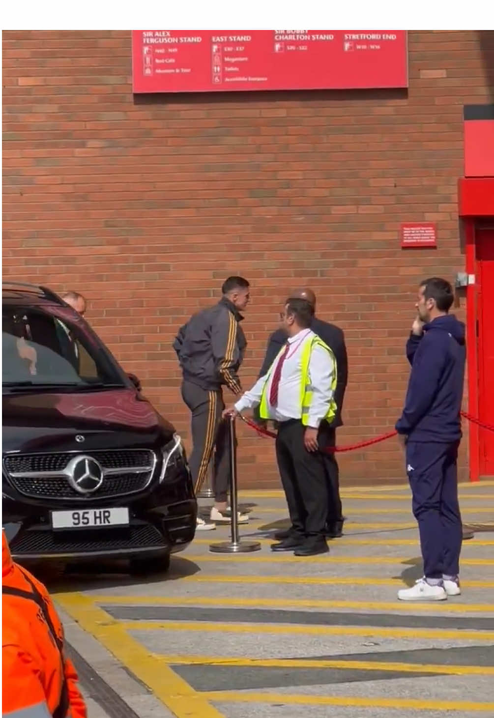 Benjamin Šeško arriving at Old Trafford before Manchester United’s match be Fiorentina today. 👀 | 🎥: hesham786 on X | - #football #Soccer #futbol #futebol #footy #footballvideo #sesko #benjaminsesko #mufc #manunited #manchesterunited #epl #PremierLeague #englishfootball #englandfootball #oldtrafford #oldtraffordstadium 