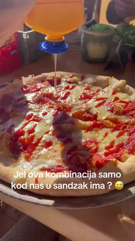 In Serbien/Montenegro ist Pizza in Kombi mit Ketchup & Majo ein Muss 😅 probierts aus, schmeckt supiii 😋 #balkan #balkantiktok #balkanmusic #balkanfood #FoodLover #pizza #pizzalover #pizzatime #newkombi #kombi #foodhacks #lecker #serbien #montenegro #novipazar #tutin #rozaje #sandzak #fy #fyp 