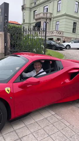 O segredo revelado… agora só falta a parte mais fácil: o dinheiro 💰😂  #ferrari #dinheiro #car #carrodossonhos #dozeroaoporsche #carrosdeluxo #sonho #motivation #motivacional 