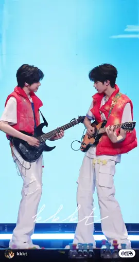 🎸🎸 — #陈奕恒 #เฉินอี้เหิง #chenyiheng_陈奕恒 #chenyiheng #tf家族_陈奕恒jonathan #tffamily #tf家族 #tffamilytrainee #tffamily_4th_generation #teenspiritrising 