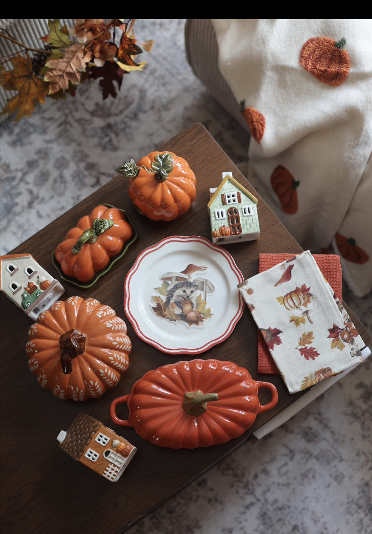 Trouvailles Primark | Août 2025 🍂 Et crois-moi… la déco automne est incroyable cette année. Je suis allée à l’ouverture de Primark Créteil Soleil, comme toujours pour éviter la foule et trouver les meilleures pièces. Et ce jour-là… coup de chance : je suis tombée pile quand une employée ouvrait les cartons et mettait les nouveautés en rayon. Mon conseil : passe régulièrement, tout ne sort pas d’un coup. Pour moi, l’automne, c’est plus qu’une saison… c’est une ambiance à créer. Joue avec les matières douces, les petites lumières, et ces détails qui te donnent envie de rester chez toi. Alors… tu commences ta déco d’automne quand? #deco #trouvaille #trouvailles #trouvailledujour #primark #petitprix #bonplan #automne #decoautomne #decomaison #astuce #astuces #fyp #primarkhaul #haul 
