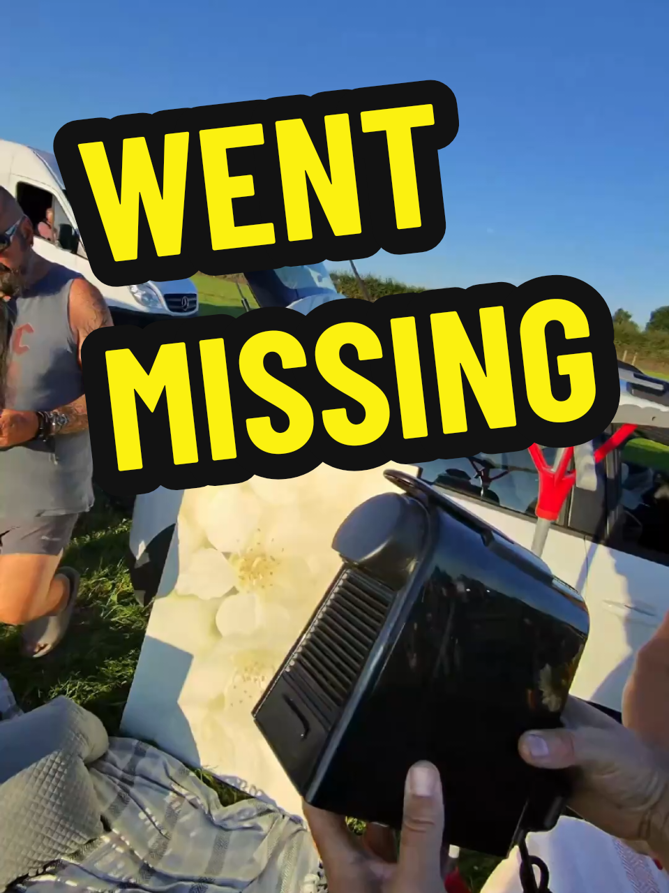 There was an item with this sale that went missing, can you spot it?? #thrifting  #thrift  #carboothaul  #carbootsaleuk  #carboot 