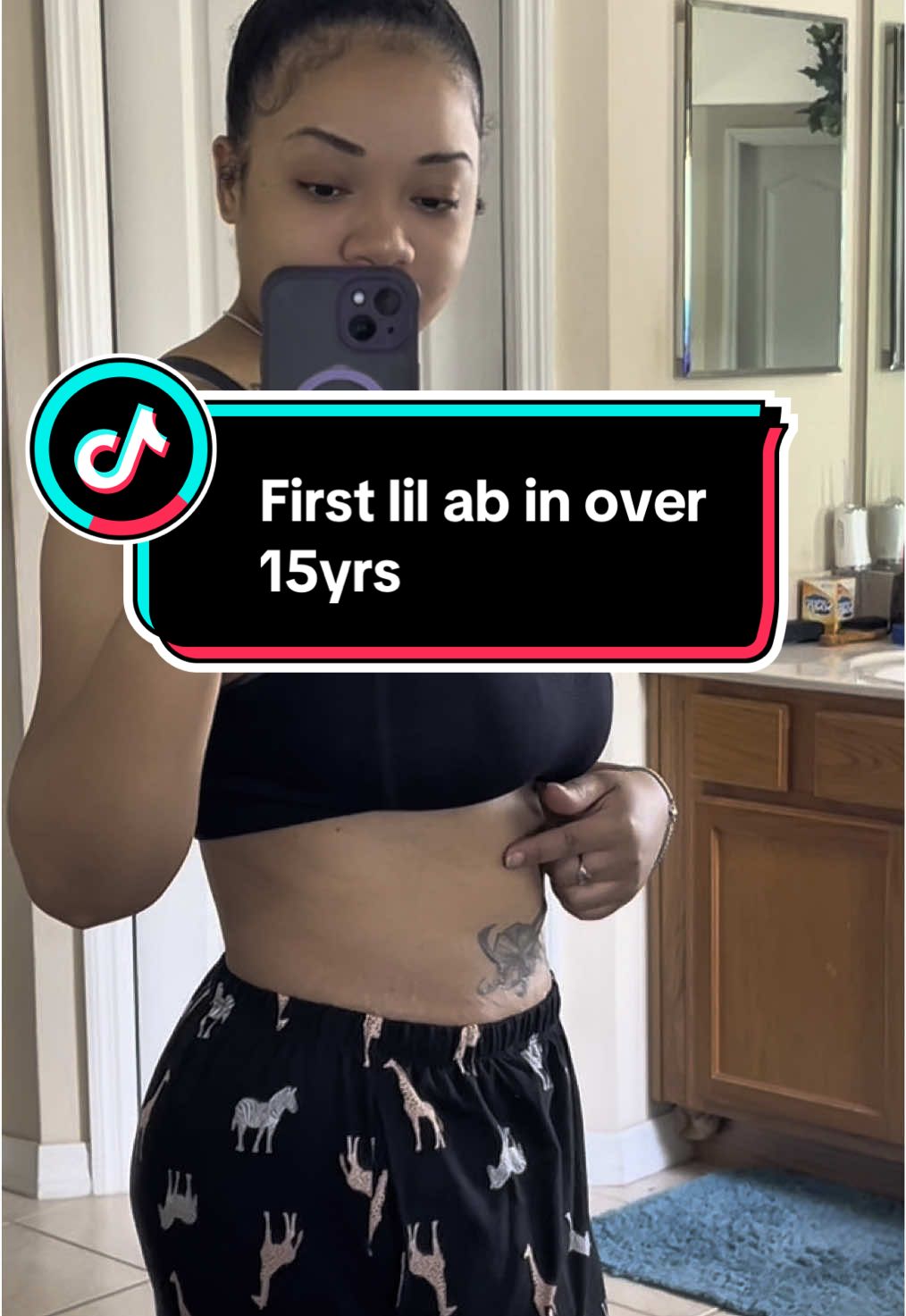 First time seeing these abs 👀💪🏽Huge thanks to my trainer for pushing me past my limits! THIS is why having a personal trainer changes the game. 🙌🏽 @Revive Fitness #ResultsDon’tLie #selflove #fypシ #FitTok 
