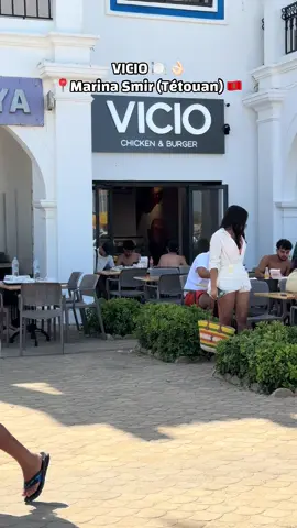 VICIO 🍽️ 📍Marina Smir 🇲🇦 Tétouan, leur chicken est délicieux 😋 connaissant les deux autres VICIO de Tanger je peux vous dire que c’est une valeurs sûr, le cadre étant encore plus beau avec une vue sur le port de Marina Smir, ils sont aussi connu pour leur fameux cheesecake San Sebastian 🍰!  #marinasmir #marinasmirtetouanmorocco🇲🇦 #maroc #marocaine🇲🇦 #tetouan #tetouan🕊🇲🇦 #tetouani44 #tetouanfood #restauranttetouan #tetouania #titouan #maghrib #maghribia #🇲🇦 #tanger #tétouan #marruecos #restaurant #tetouane 