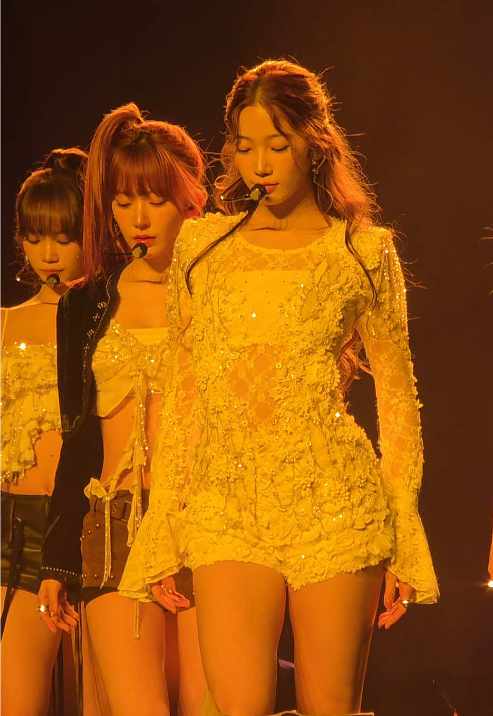 @LE SSERAFIM Hot ‘Easy Crazy Hot’ in Bangkok Day 1 #lesserafim #kazuha #chaewon #yunjin #sakura #eunchae