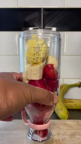 Strawberry and banana milkshake 🍓🍌🥤 Link in bio❤️ #freshjuice #banana #smoothie #blender #portableblender #portable #miniblender #foryoupage #fyp #Summer #us #UK 