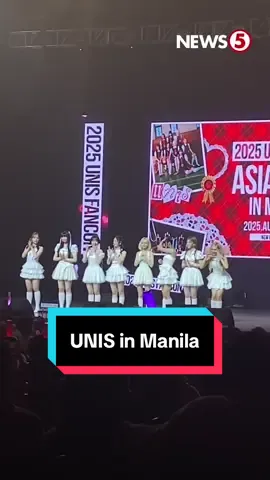 WELCOME TO MANILA, UNIS!  Napuno ng cheers ng Pinoy EverAfters ang New Frontier Theater nang isa-isang magpakilala ang mga miyembro ng K-pop girl group na UNIS para sa kanilang fancon tour ngayong Sabado, August 9. | via Aceelaine Duron, Lace Anne Ebuña  #UNISAsiaTourInManila #UNISFanCon2025 #UNISInManila 