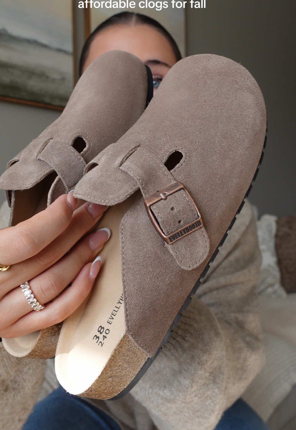This is the shade camel! Love these affordable clogs so much—the perfect fall shoe!🤎🍂 #fallfashion #clogs #clogshoes #falloutfits #fallootd 