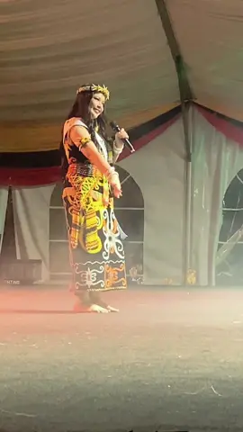 Suara wakil dari Long Lawen yang sangat merdu dan telah memikat hati para juri dan para penonton Malam Bakat Keligit Regatta Belaga 2025 dengan lagu Pemung Jai #regattabelaga2025 #malambakatkeligit @Caythrynn 
