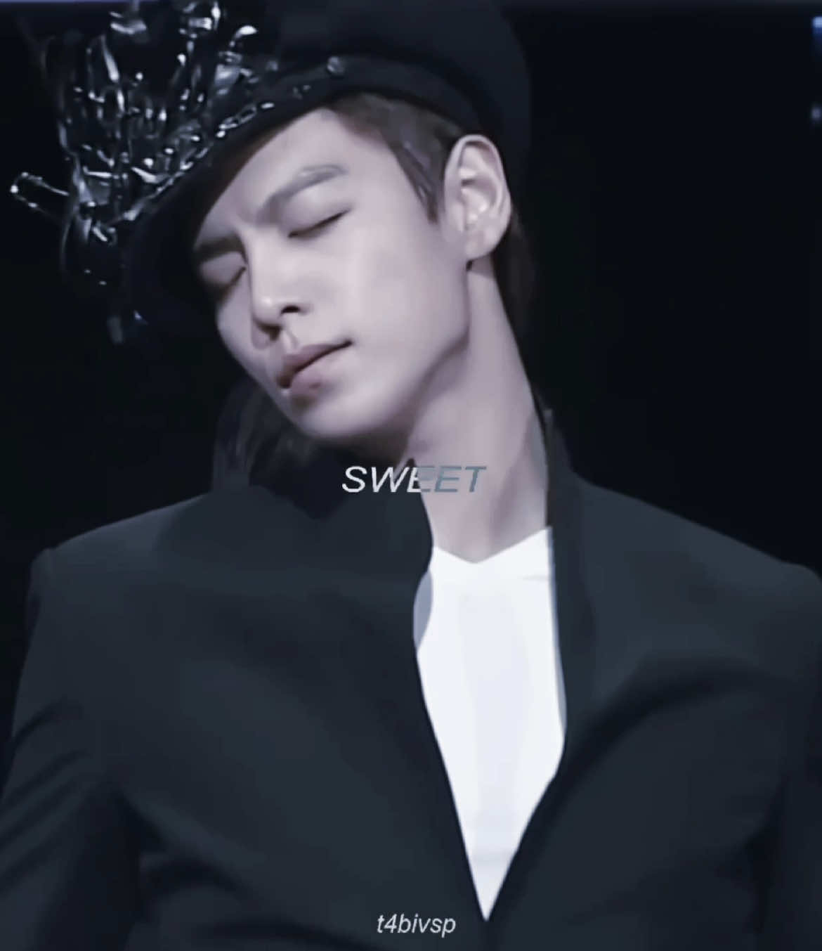 #TOP ; i hate this audio but i wanted to do this trend with tabi 😛 - #topedit #choiseunghyun #choiseunghyunedit #bigbang #topbigbang #bigbangedit #kpop #kpopgroup #kpopedit #boyband #vsp #vspedit #videostar #videostaredit #fyp #fup #fypシ #foryou #foru #forupage #foryoupage #fypシ゚viral #makemefamous #blowthisup #viral #makethisgoviral  