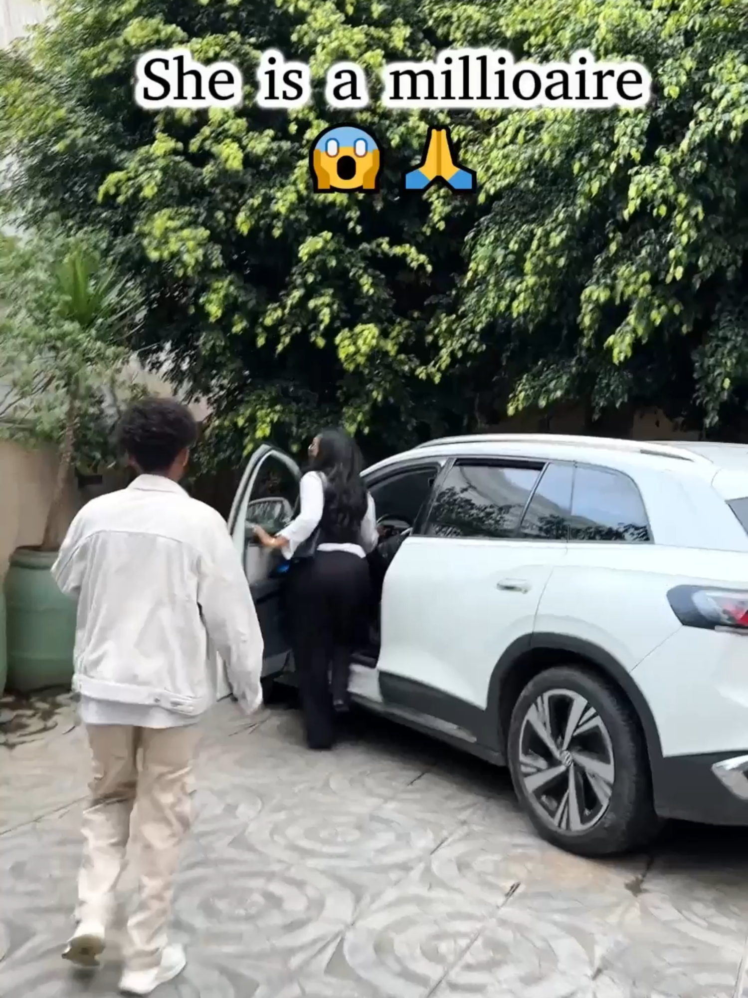 She is a millioaire😱 #ahadu Her hotel tiktok account @hanomhotal #ahadu #social #experiment #ethiopian_tik_tok #rich #investment #bank #viral #fyp #dollar #AHADU