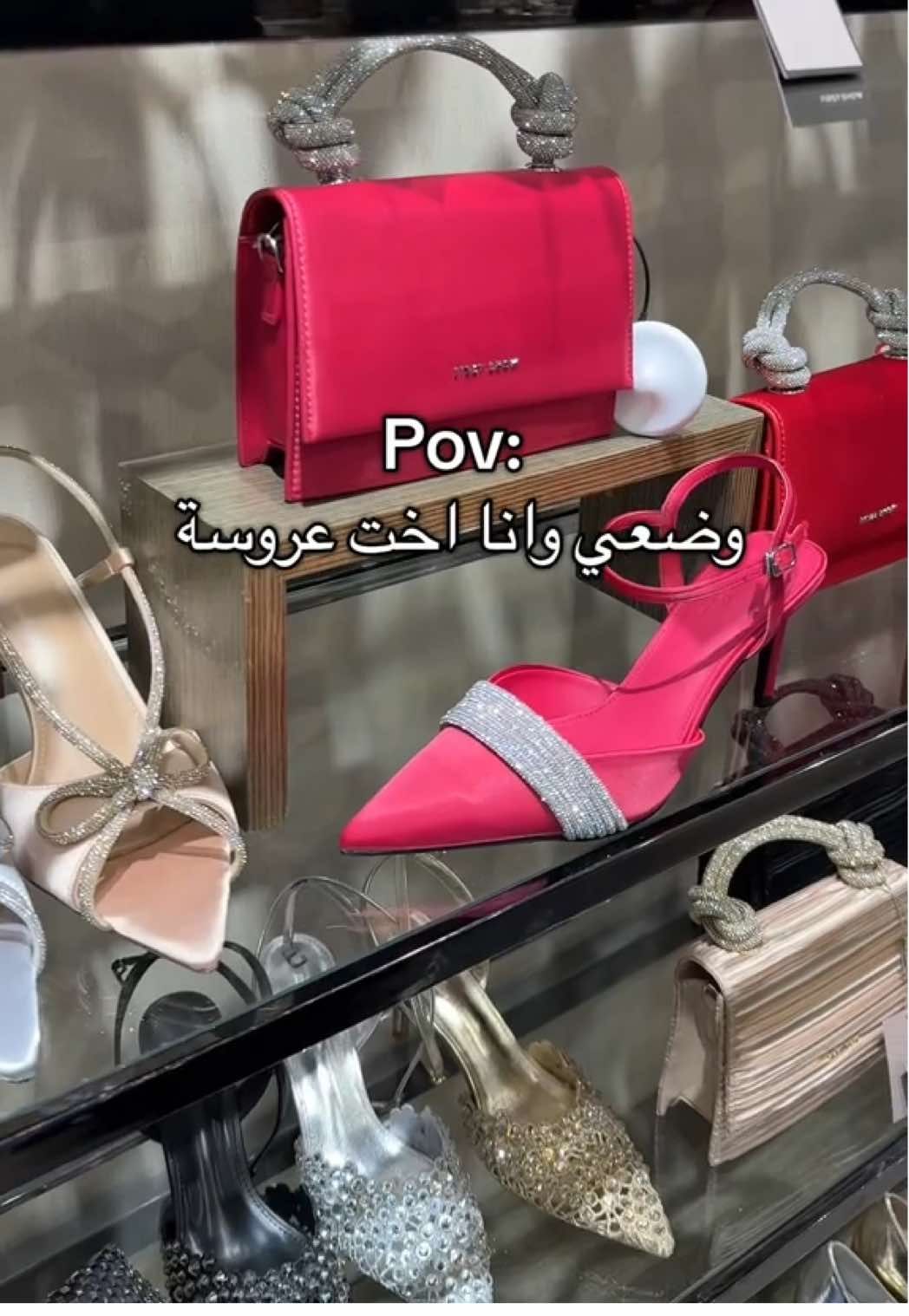 الحمدلله خلصت الفقرة الأصعب فستان اخت العروس🤚🏻 بس نسيت شي أهم… الكعب المررييح 🥲 . #عروس #دبش #زواج #اخت_العروس #sister 