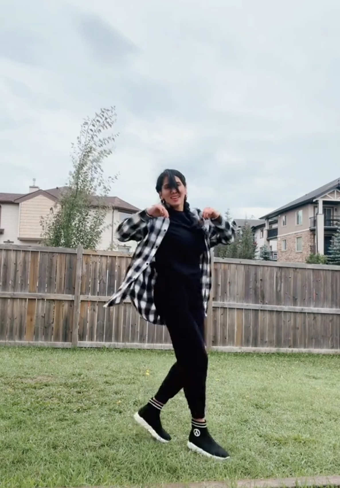 It’s 🌧️ here.. loving this song 🎶 #aavanjavaan 🫰 #lovedancing❤️💃 #dance #ritikroshan #canada_life🇨🇦 #foryoupage #tiktok #positivevibesonly💙 #alberta #canadatiktok🇨🇦 