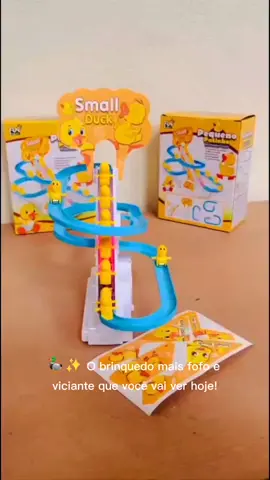 🐥✨ Diversão garantida com o brinquedo Small Duck – Pequeno Patinho! Esse circuito superfofo vem com patinhos amarelos que sobem sozinhos pela escadinha e descem pela pista azul em um movimento contínuo, trazendo um efeito hipnotizante e relaxante de assistir. 😍💙 📦 Acompanha: Pista em formato de rampa e curvas 🌀 Escada automática para os patinhos subirem 🚶‍♂️🐥 Patinhos amarelos super carismáticos 💛 Design colorido e chamativo para encantar crianças e adultos ✨ 🎯 Ideal para: Estimular a coordenação motora Momentos de diversão e relaxamento Presentear quem ama brinquedos fofos e interativos 💬 