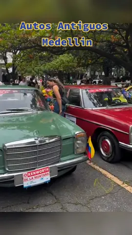 Insuperable Desfile y exposición de Autos Antiguos adornados por flores en #medellin #colombia #travel #viral #meenamora #reelviral #Autosantiguos #feriadeflores