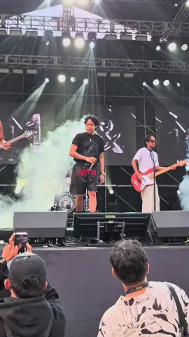 @.Feast @Hindia tarottttt #fyppppppppppppppppppppppp #thesoundproject #konser #fyp #tarot 