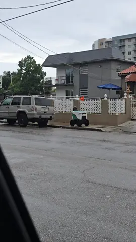 he still stuck 😭😭  #fyi #funny #robot #deliver 