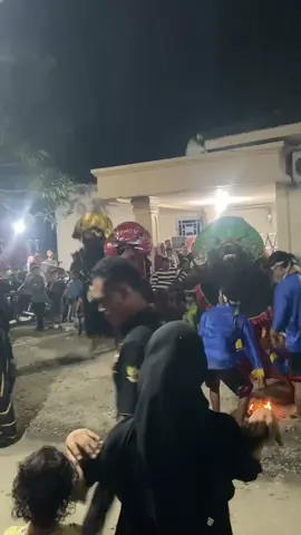 lagi dan lagi hii🖤#dekkiyaa🦋 #jeliteng🖤 #bismilahrame #bismillahfyp #barongan #bismila #fypシ゚ #berandafyp #jaranansumatera #lewatberanda #berandatiktok #barongankediri #mostviralvideo #cahseni👹👹 #trendingtiktok #pembarongsumatra #fyppppppppppppppppppppppp #