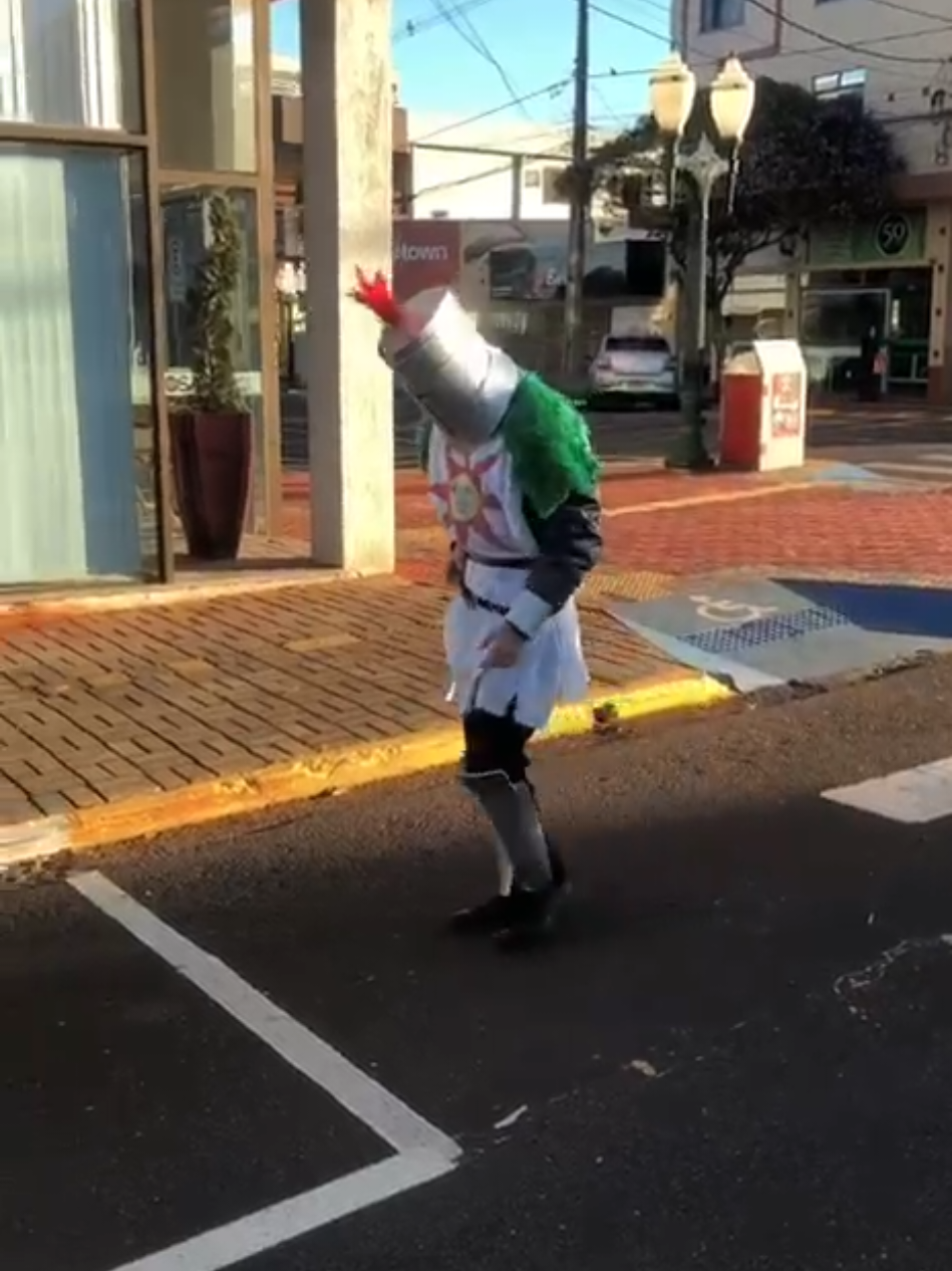 tava no anseio de mostrar esse cosplay KKKKK #darksouls #solaire #solaireofastora #meme #fy #fyppppppppppppppppppppppp indo ali procurar meu sol #indoali #darksoulsmemes 
