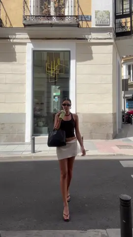 Lovin lifeeeeeeeee🌹#outfitideas #outfit #outfitcheck #fyp #fyppppppppppppppppppppppp #madrid 