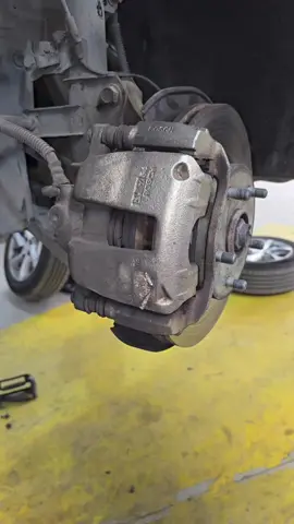 geely car install new front brake pads #automotive #DIY #mechanic 