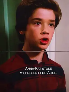 His little sister stood up for him 🥹 #americanhousewife #katie #oliverotto #katieotto #annakat #danieldimaggio #katymixon #juliabutters #edits #primevideo #clips #clip #edit #series #comedia 