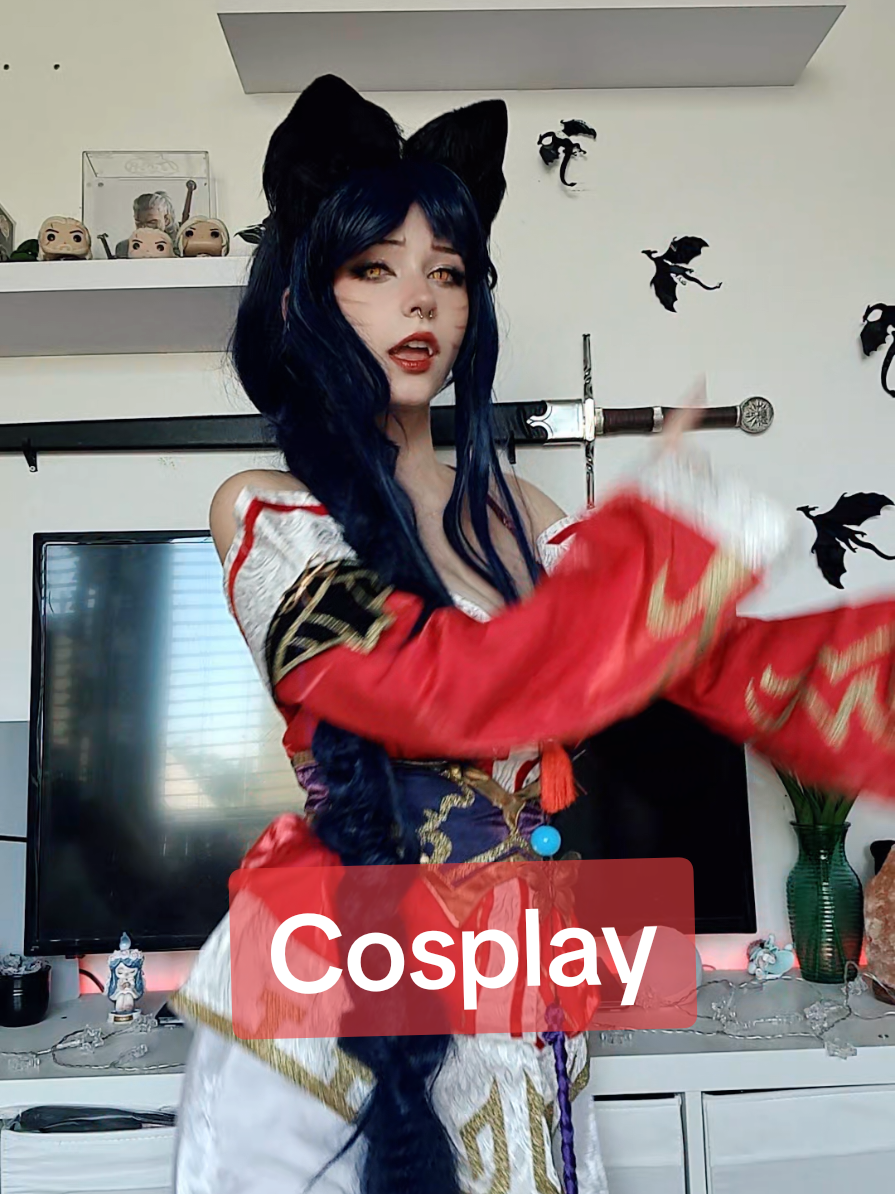 🦊♥️ #cosplay #gamecosplay #ahricosplay #leagueoflegends 
