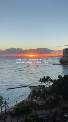 August sunsets hit different in Waikiki 🌅✨ #waikikibeach #alohilanihotel #augustvibes #traveltok #sunsetlover #sunsetview 