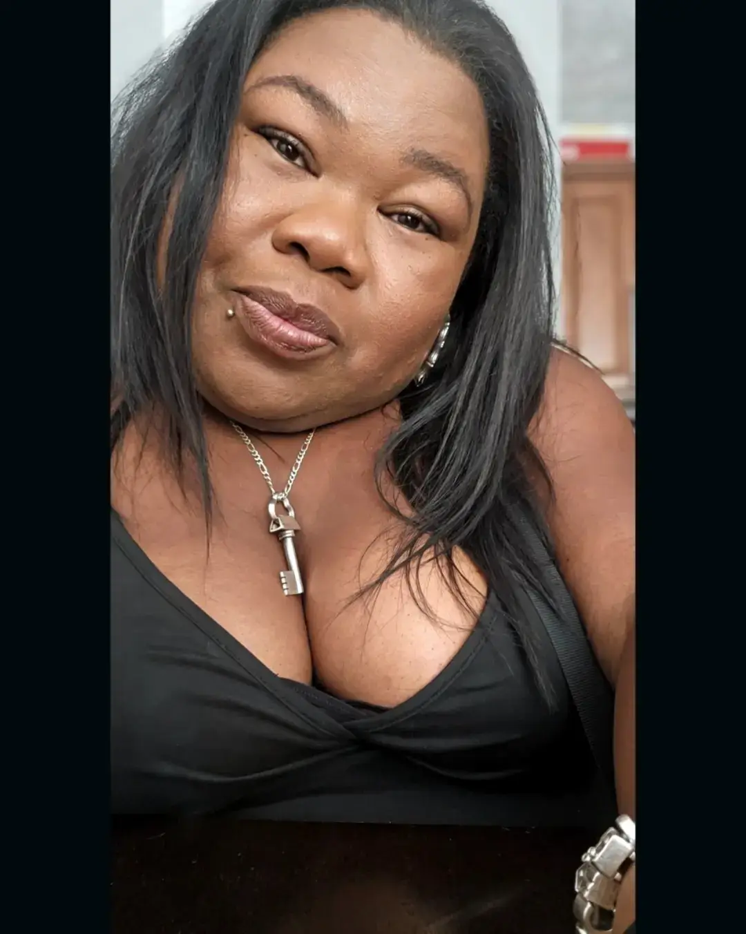 Feeling cute, staying loyal, and ready for the weekend 🔑😉 #corynes #corycrew #atlantacreator #itstheweekend 