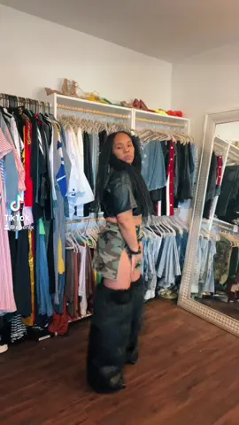 Just a girl in her closet 💃🏽💃🏽 #chrisbrown #dance #fypシ゚ #viral #fit #ootdinspo #newpage #foryoupage #epenix #erica