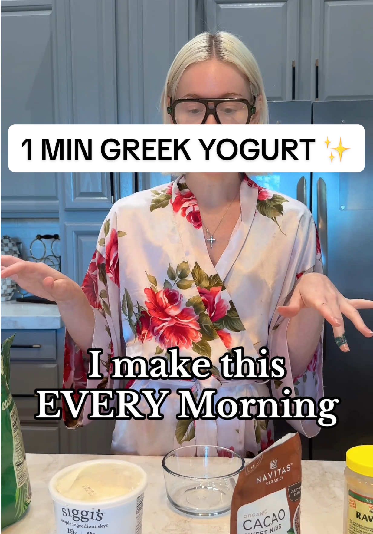 My no-thinker high protein breakfast that I actually crave daily. 😋💪🏼  #MorningRoutine #GreekYogurtBowl #HighProteinBreakfast #HealthyBreakfast #hormonebalance #WellnessTok #WhatIEat #AZCreator #fypagee @siggisdairy  