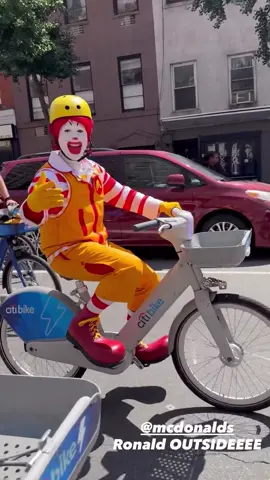 New York Be Different Cuz  sneakeraire hustle @McDonald’s @NigelSylvester #bikeair #nyc #mcdonalds 