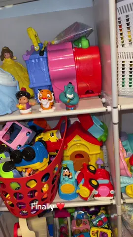 Finally got Jasmines Friendship palace huge thank you to a friend I made on here for our mutual love to little people @Hannah Thank you again so much #fisherprice #littlepeople #littlepeoplecollection #fypシ #fyp 