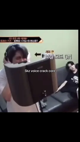 I FEEL SO BAD FOR JEONGIN OMG😭😭😭#straykidsstay#skz#straykids#funny#voicecrack#core#performance