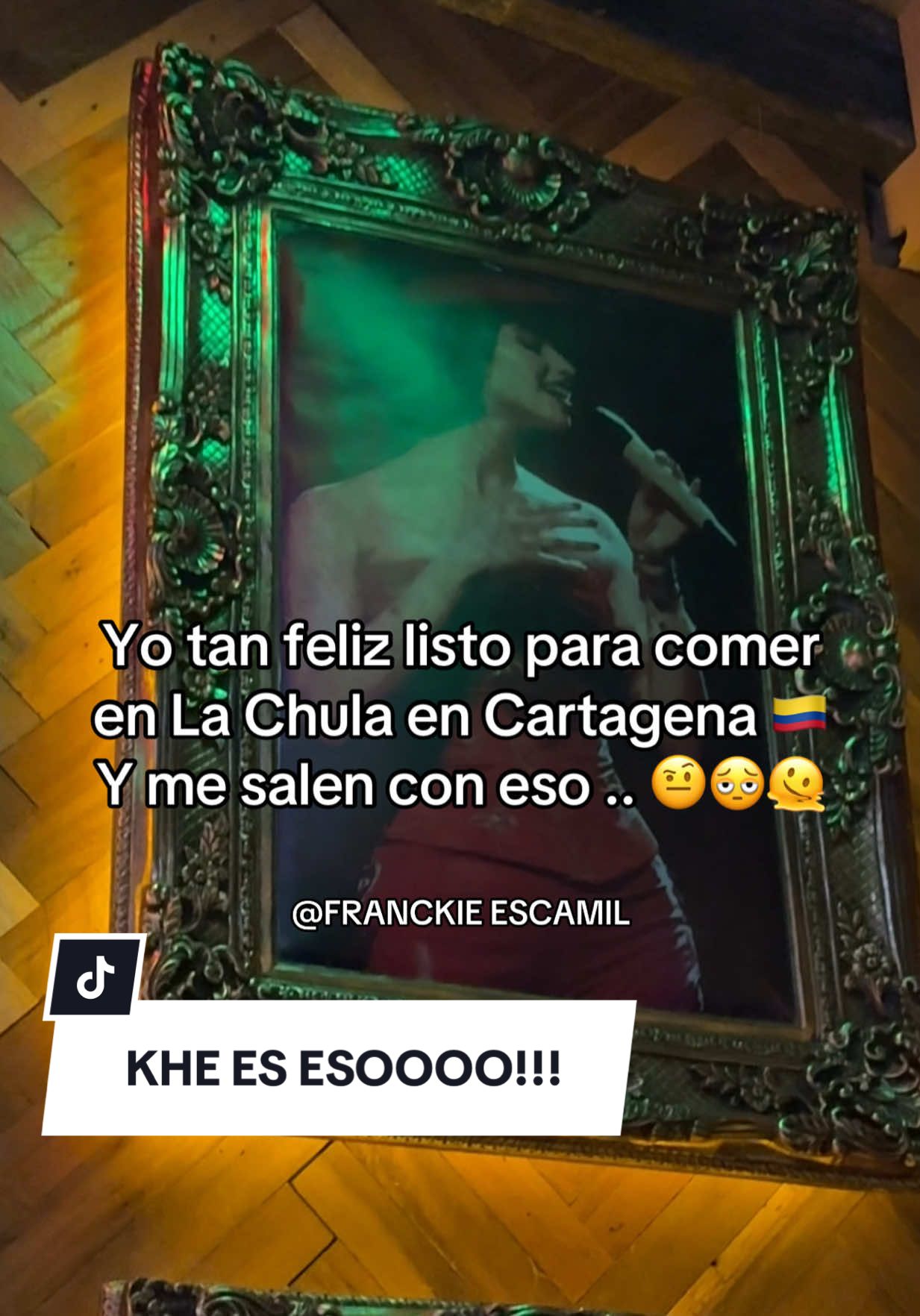 📍:. 𝐄𝐒 𝐄𝐍𝐒𝐄𝐑𝐈𝐎?’ YO tan feliz listísimo para comer y se me ocurrió mirar parte de la decoración del lugar y me salen con esas cosas .. 🤨🫩🫠 jajajaja  #Cartagena #colombia #lachularestaurant #belifans 
