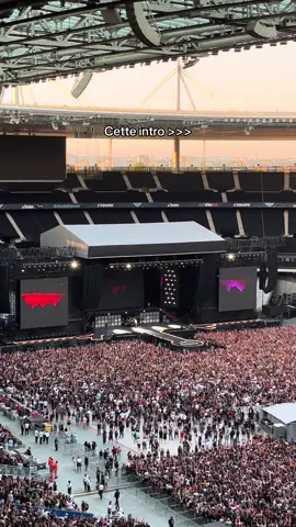 Ah-ah-ah-ah, ah-ah-ah-ah 🎙️🔥 #rock #acdc #concert 