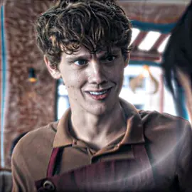 #tylergalpin | he in first season >> . тгк: 𝙾𝚗𝚕𝚢𝙱𝚕𝚒𝚡𝚒𝚎𝚣 . scp: mine cc: mine 🖇️@Hunter Doohan  . #tylergalpinedit #hunterdoohan #hunterdoohanedit #wednesday #wednesdayedit #edit #aftereffectsedit #usa #viral #fyp #xyzcba