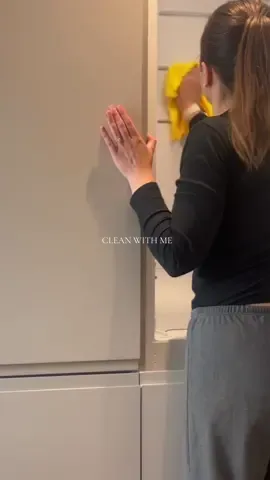 Clean fridge, clean mind 👌 #CleanTok #groceries #snackdrawer #mumlife 